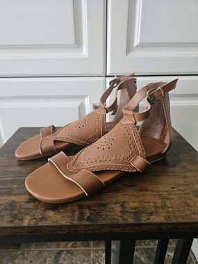 NWOB Bali ELF Savannah Leather T-strap Sandals - Made by Hand